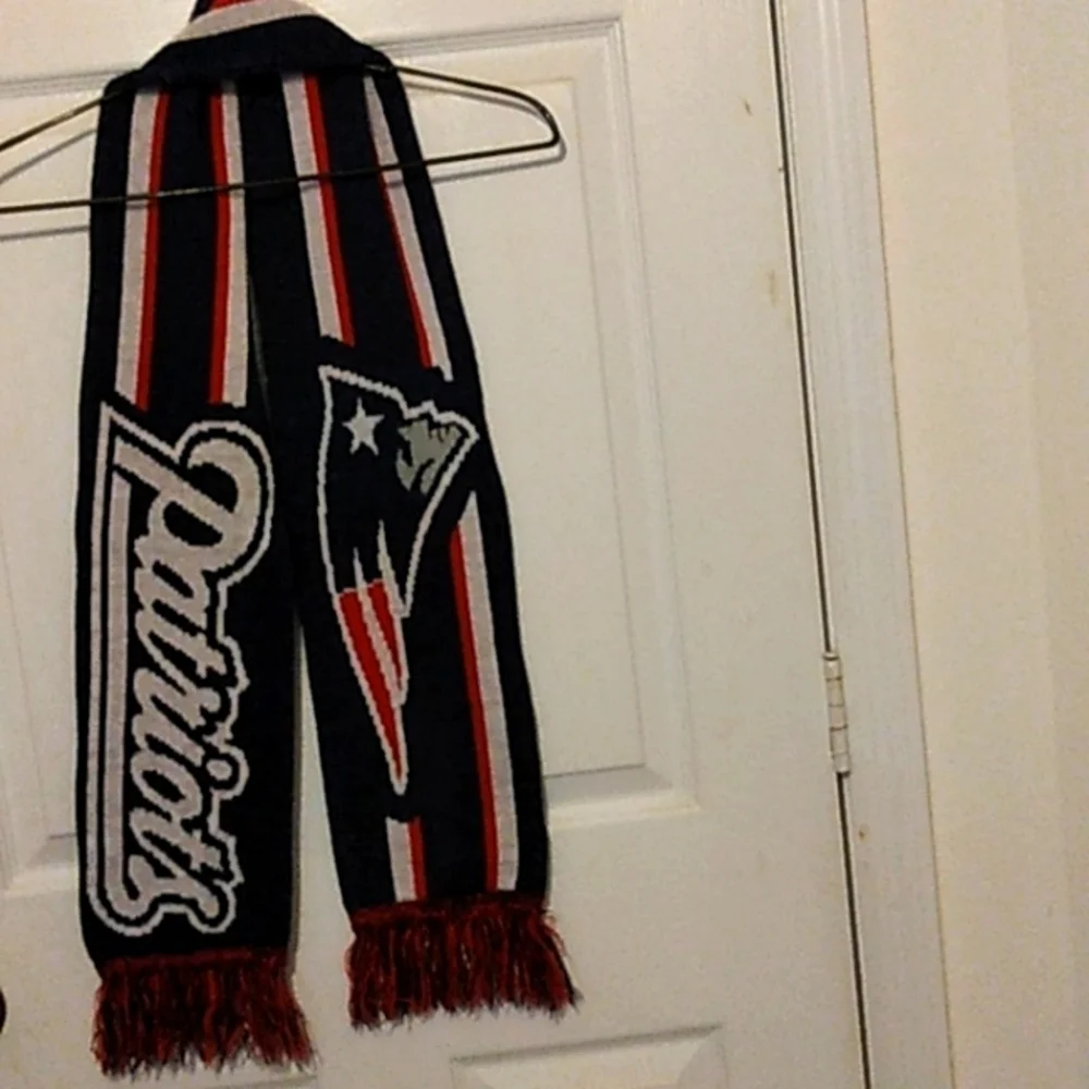 Patriots knit scarf